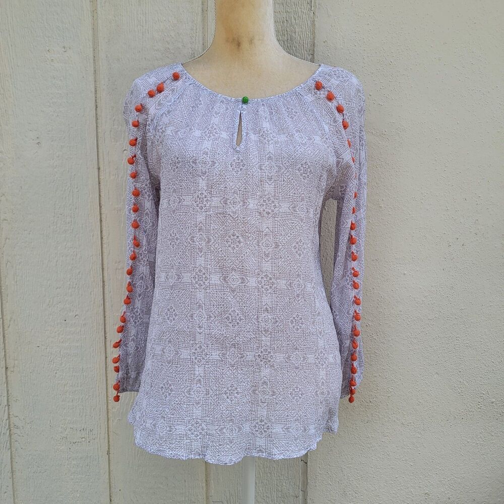Sundance gray and white printed tops with orange pom poms Wmns XS